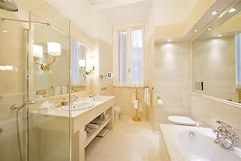 Residenza Napoleone III Bed & Breakfast Rome